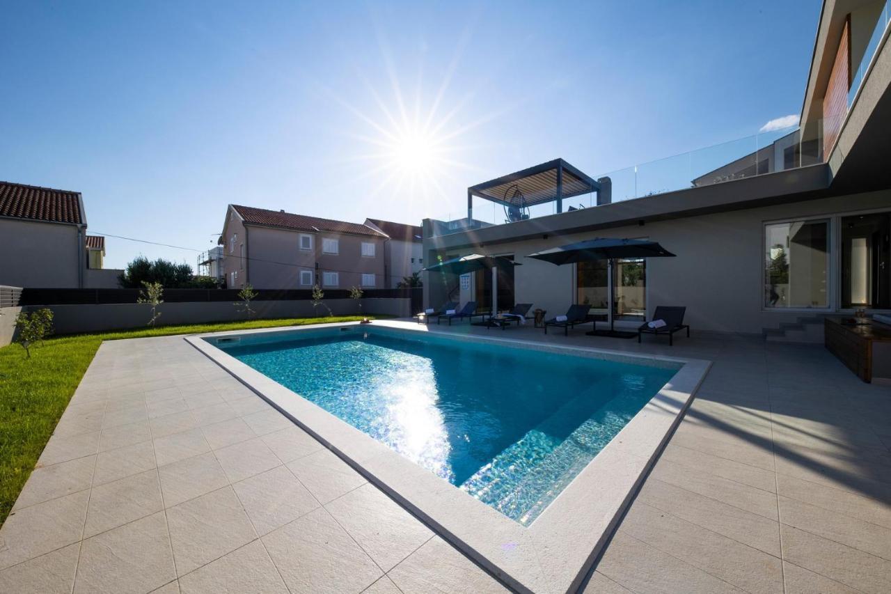 Beautiful Mary Lou Villa *