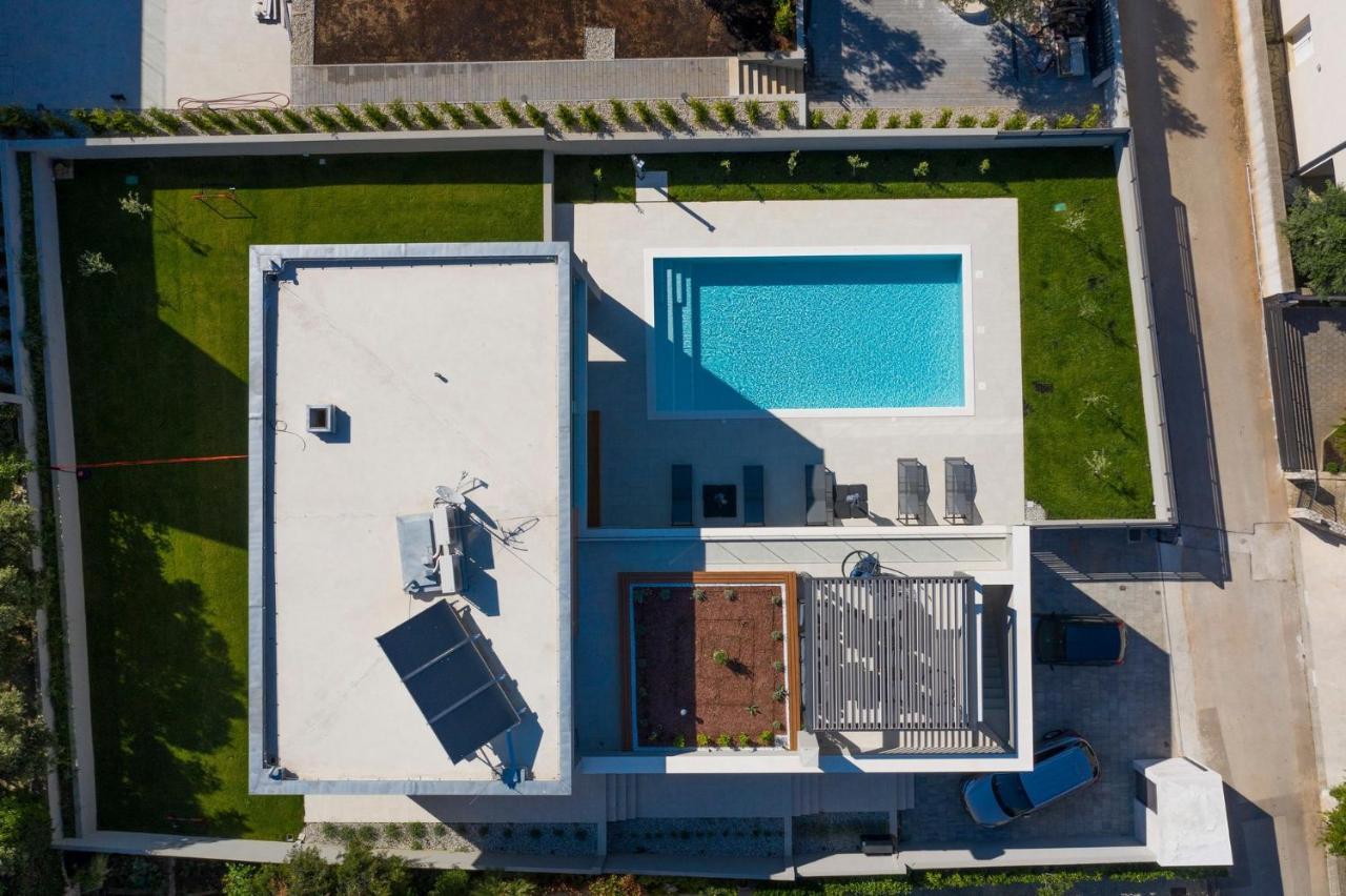 Beautiful Mary Lou Villa